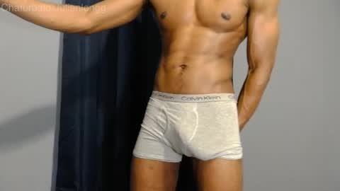Snapshot of julienlongg chatting on 05-12-26, 12:08 Julien online show from 05-12-26, 12:08