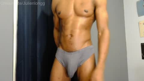 Snapshot of julienlongg chatting on 05-14-26, 05:14 Julien online show from 05-14-26, 05:14