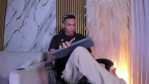 Julien online show from 03-30-26, 11:44