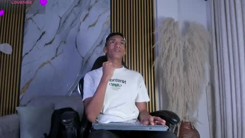 Julien online show from 04-05-26, 12:13