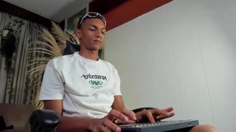 Julien online show from 05-15-26, 11:28