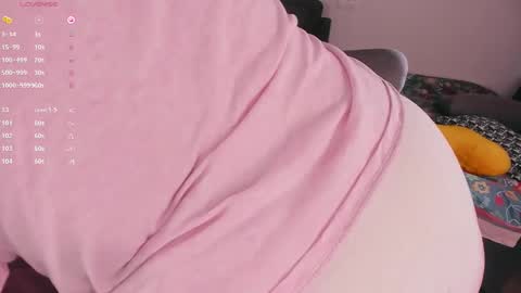 Snapshot of juliet_schoolgirl chatting on 02-08-25, 01:43 Juliet online show from 02-08-25, 01:43