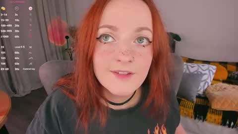 Snapshot of juliet_schoolgirl chatting on 12-19-25, 10:28 Juliet online show from 12-19-25, 10:28