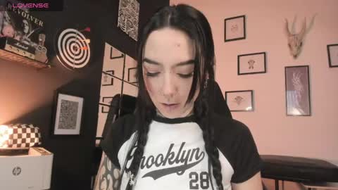 Snapshot of juliet_sourire chatting on 06-01-26, 02:30 juliet_sourire online show from 06-01-26, 02:30