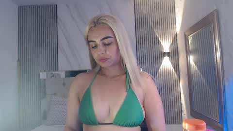 julieta__fox_ online show from 06-05-26, 06:35