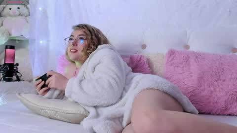 Juli  online show from 04-15-26, 06:09