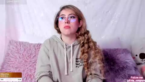 Snapshot of julieta_cooper20 chatting on 07-16-26, 04:07 Juli online show from 07-16-26, 04:07