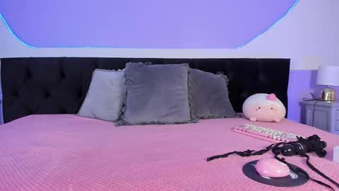 Snapshot of julieta_cortes__ chatting on 10-17-25, 01:14 Julieta online show from 10-17-25, 01:14