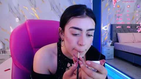 Snapshot of julieta_de_los_angeles chatting on 02-20-25, 09:44 Julieta online show from 02-20-25, 09:44