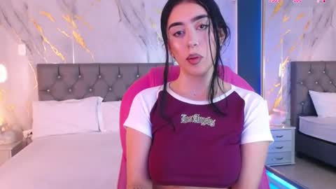 Snapshot of julieta_de_los_angeles chatting on 03-11-25, 06:53 Julieta online show from 03-11-25, 06:53