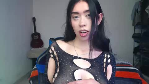 Snapshot of julieta_de_los_angeles chatting on 10-14-25, 04:52 Julieta online show from 10-14-25, 04:52