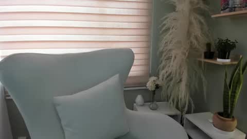 Snapshot of julieta_evans_1 chatting on 01-15-26, 08:34 Julieta online show from 01-15-26, 08:34