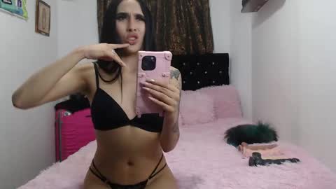 Snapshot of julieta_jonez_ chatting on 04-30-26, 09:04 Julieta. online show from 04-30-26, 09:04