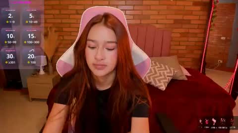 Snapshot of julieta_moretti chatting on 06-17-26, 02:36 Julieta online show from 06-17-26, 02:36