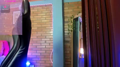 Snapshot of julieta_moretti chatting on 07-19-26, 02:04 Julieta online show from 07-19-26, 02:04