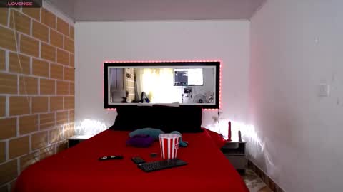 Snapshot of julieta_rodriguez chatting on 09-15-25, 04:51 Julieta Rodriguez online show from 09-15-25, 04:51