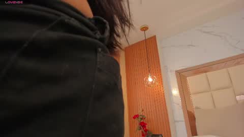 Snapshot of julieta_rose__ chatting on 06-16-26, 10:23 online show from 06-16-26, 10:23