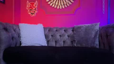 Snapshot of julieta_russell chatting on 06-18-26, 11:58 Julieta online show from 06-18-26, 11:58