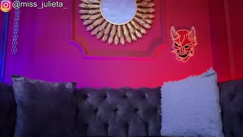 Snapshot of julieta_russell chatting on 06-19-26, 12:09 Julieta online show from 06-19-26, 12:09