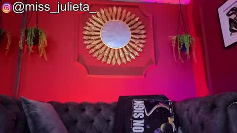 Snapshot of julieta_russell chatting on 06-25-26, 11:37 Julieta online show from 06-25-26, 11:37