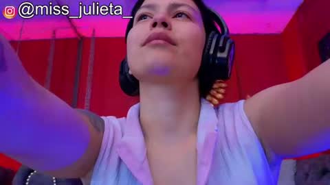 Snapshot of julieta_russell chatting on 07-04-26, 12:00 Julieta online show from 07-04-26, 12:00