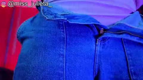 Snapshot of julieta_russell chatting on 07-10-26, 12:19 Julieta online show from 07-10-26, 12:19