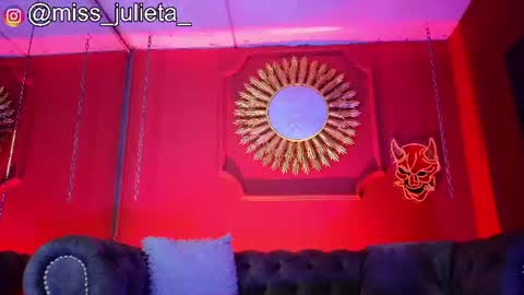 Snapshot of julieta_russell chatting on 07-14-26, 01:06 Julieta online show from 07-14-26, 01:06