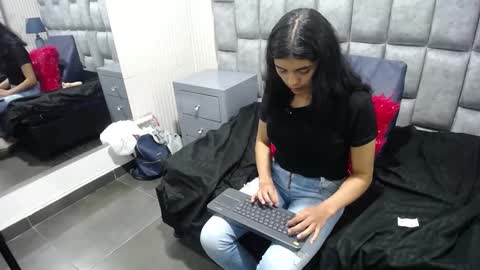 Snapshot of julietaa_evans_ chatting on 01-14-26, 06:24 Julieta online show from 01-14-26, 06:24