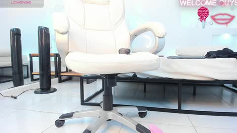 Snapshot of julietha_taylor chatting on 01-23-25, 05:13 Julietha online show from 01-23-25, 05:13