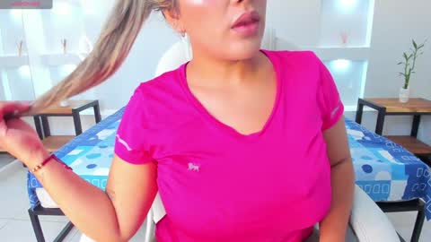 Snapshot of julietha_taylor chatting on 01-28-25, 02:43 Julietha online show from 01-28-25, 02:43