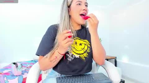 Snapshot of julietha_taylor chatting on 02-24-25, 02:19 Julietha online show from 02-24-25, 02:19