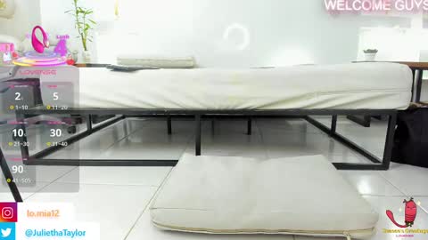 Snapshot of julietha_taylor chatting on 09-27-25, 04:17 Julietha online show from 09-27-25, 04:17