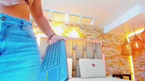 Snapshot of julietha_taylor chatting on 10-06-25, 02:42 Julietha online show from 10-06-25, 02:42