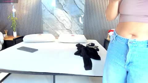 Snapshot of julietha_taylor chatting on 11-27-25, 02:57 Julietha online show from 11-27-25, 02:57