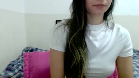 Snapshot of julietolentino_silva chatting on 10-19-25, 06:30 julietolentino_silva online show from 10-19-25, 06:30