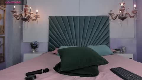 Snapshot of julietsofia chatting on 09-25-25, 03:54 Juliet online show from 09-25-25, 03:54