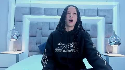 Snapshot of juliettableer chatting on 09-13-25, 11:54 Hi guys It is a pleasure to have you here I am Julieta online show from 09-13-25, 11:54