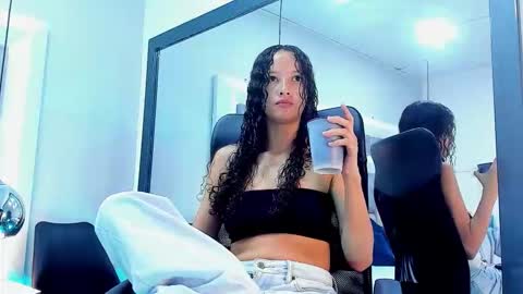 Snapshot of juliettableer chatting on 09-24-25, 12:08 Hi guys It is a pleasure to have you here I am Julieta online show from 09-24-25, 12:08