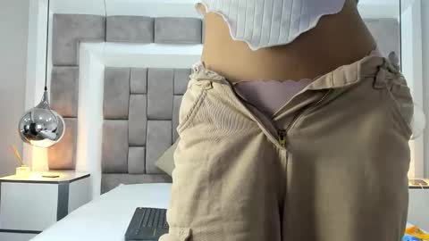 Snapshot of juliettableer chatting on 11-04-25, 12:04 Hi guys It is a pleasure to have you here I am Julieta online show from 11-04-25, 12:04