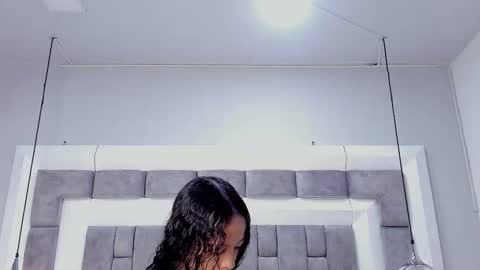 Snapshot of juliettableer chatting on 11-27-25, 12:18 Hi guys It is a pleasure to have you here I am Julieta online show from 11-27-25, 12:18