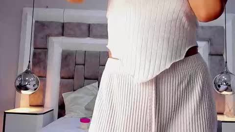 Snapshot of juliettableer chatting on 12-02-25, 12:21 Hi guys It is a pleasure to have you here I am Julieta online show from 12-02-25, 12:21