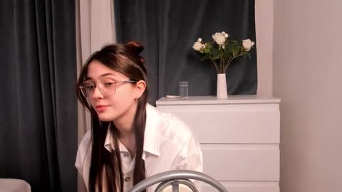 Snapshot of juliettacurto chatting on 03-13-26, 10:16 Leila online show from 03-13-26, 10:16