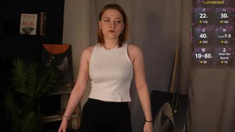 Mia online show from 09-21-25, 03:08