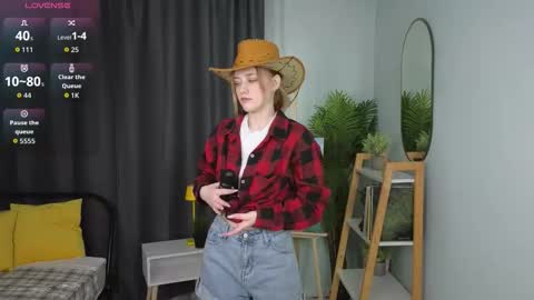 Mia online show from 10-27-25, 03:10