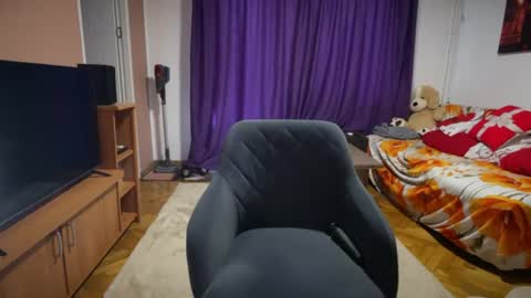 Snapshot of julietterosie chatting on 07-29-26, 06:55 Rose online show from 07-29-26, 06:55