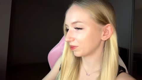 Sofie online show from 11-28-25, 04:09