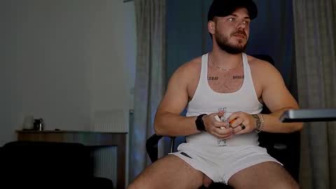 JULiUS   online show from 10-22-25, 07:35