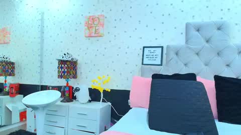 Snapshot of jullietareyes chatting on 02-25-25, 11:41 Julieta Reyes online show from 02-25-25, 11:41