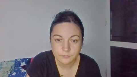 Snapshot of jully_caitlyn chatting on 11-12-25, 02:28 Caitlyn online show from 11-12-25, 02:28