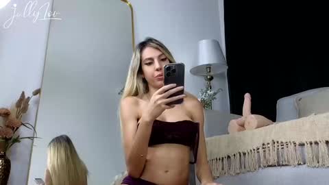 Snapshot of jully_lov chatting on 12-02-24, 09:39 Jully Lov  online show from 12-02-24, 09:39